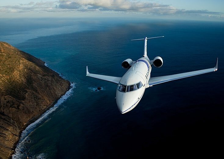 A Bombardier Challenger 650 in flight.