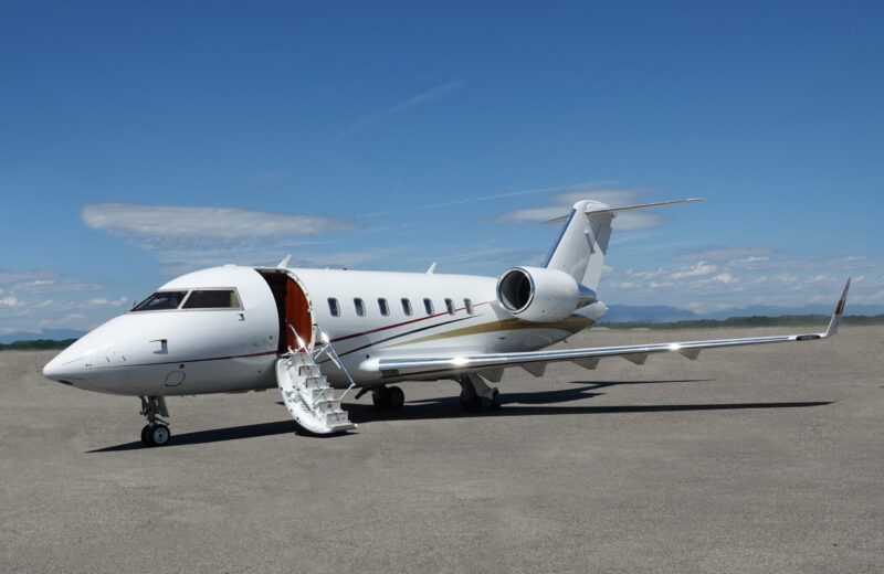 Bombardier Challenger 604 business jet
